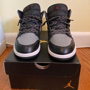 Nike Air Jordan 1 Mid Shadow Red Size 3Y